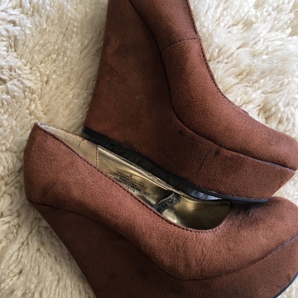 Shoes - Picture 2 of 5